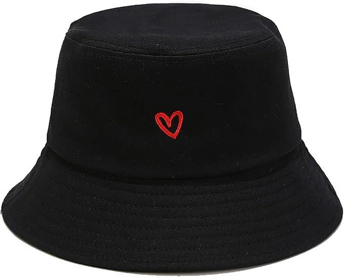 Bucket hat with heart